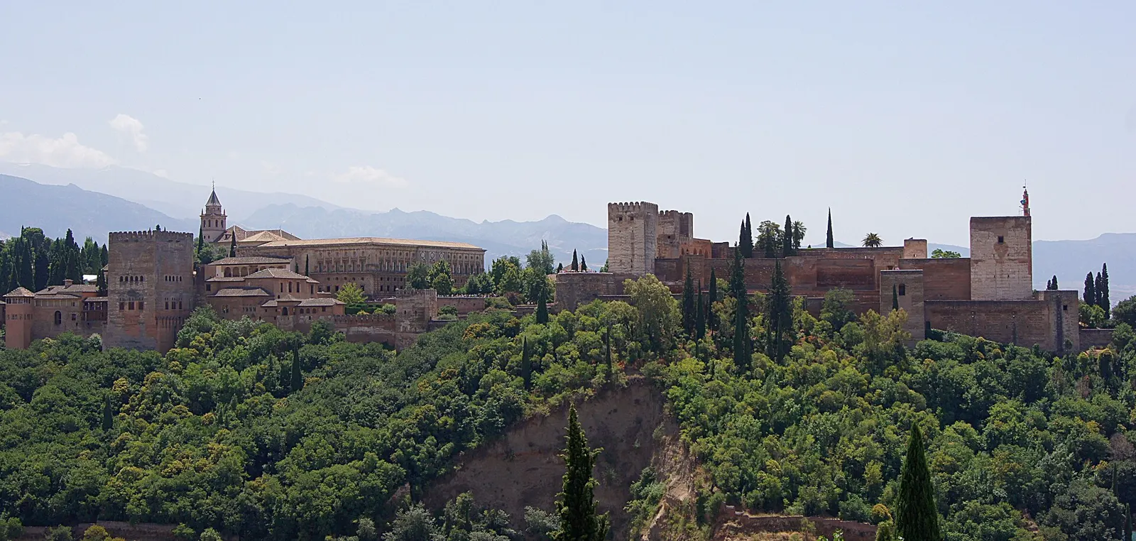 La Alhambra de día desde el mirador de San Nicolás