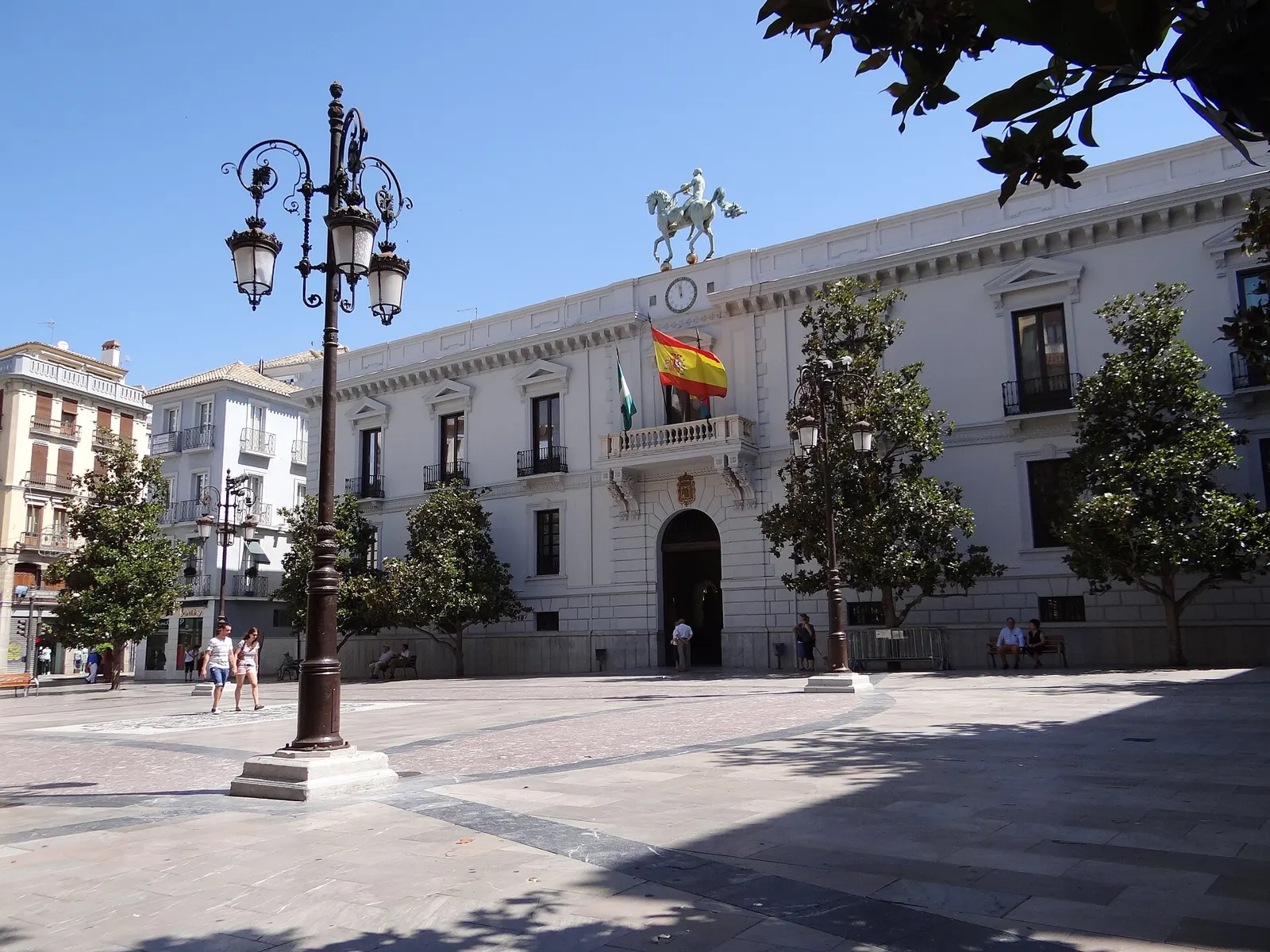 La Plaza del Carmen y el Ayuntamiento de Granada