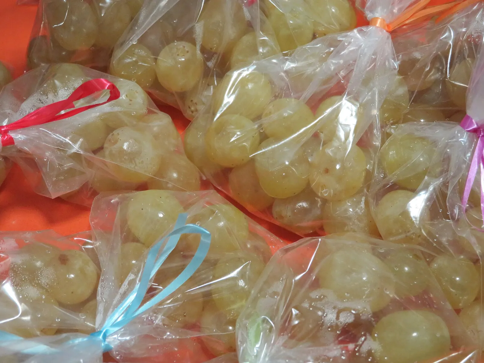 Bolsas con las doce uvas de Nochevieja